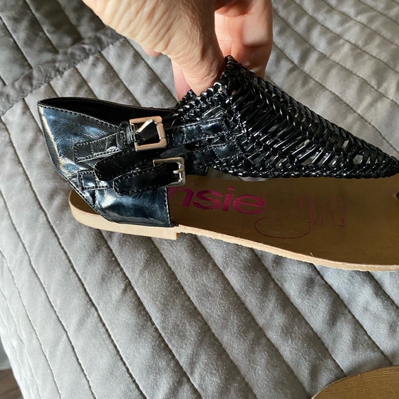 Black and Tan flat sandal - Picture 3 of 5